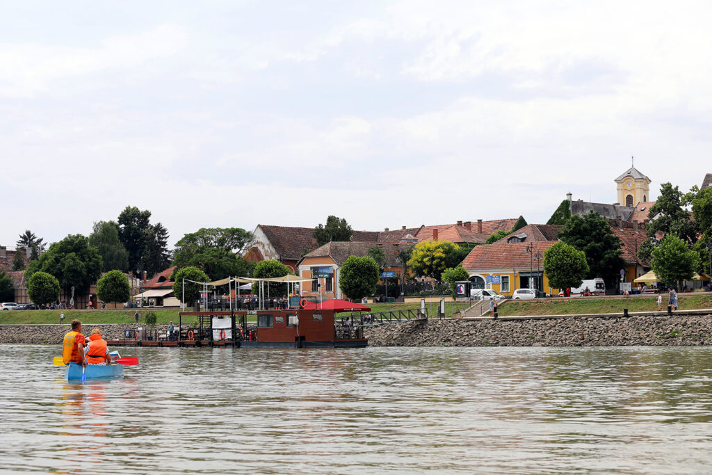 Kiemelt kép a Végig a korzón kenuval // Gyertyaúsztatás Szentendrén című eseményhez